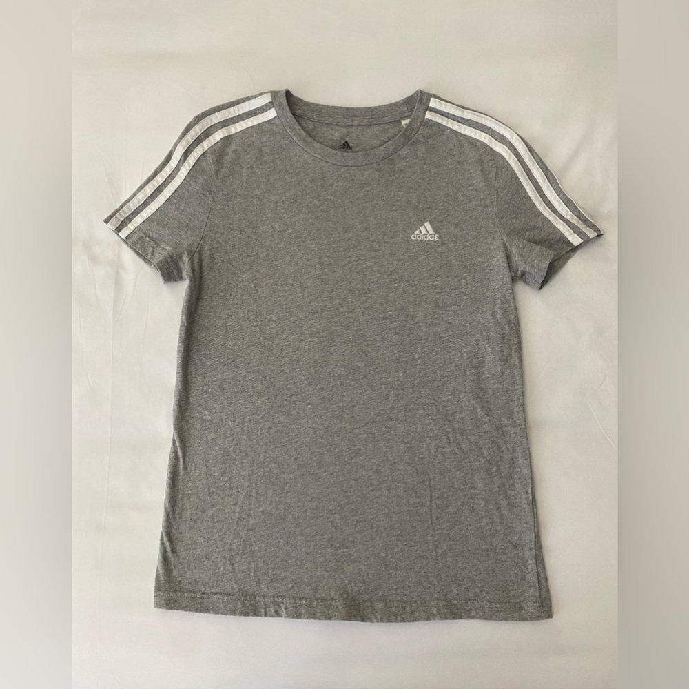 Women’s Grey Adidas Short Sleeve T-Shirt. Size Medium